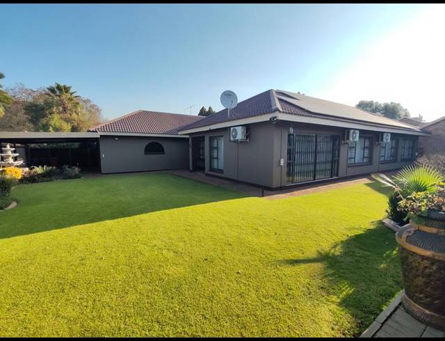 6 BEDROOM HOUSE FOR SALE IN GOLF PARK